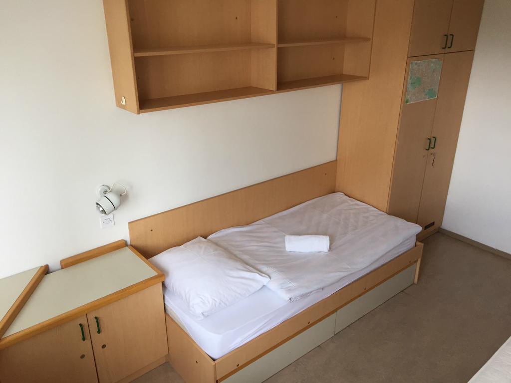 Summer Residence Hostel Любляна Экстерьер фото