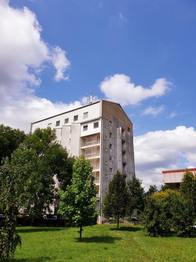 Summer Residence Hostel Любляна Экстерьер фото